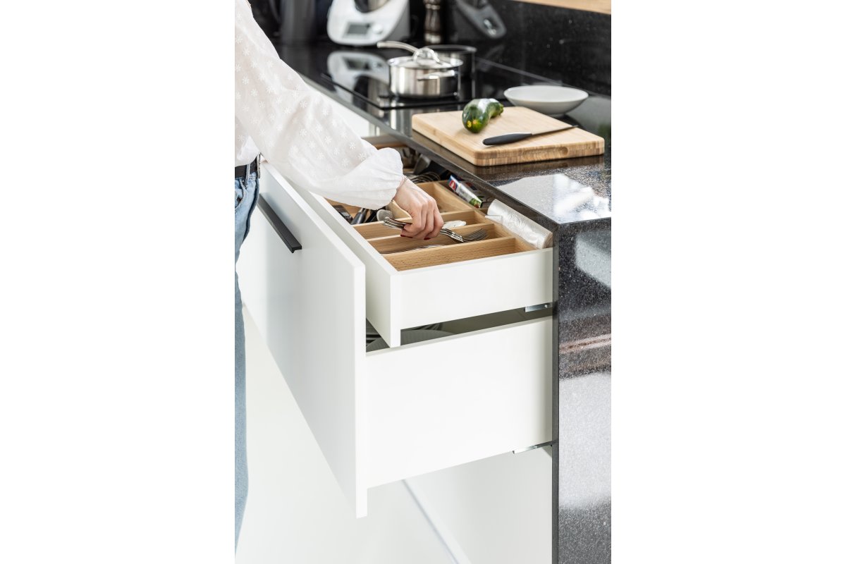 Ručka PILLAR  C=160 mm, L=190 mm, crna