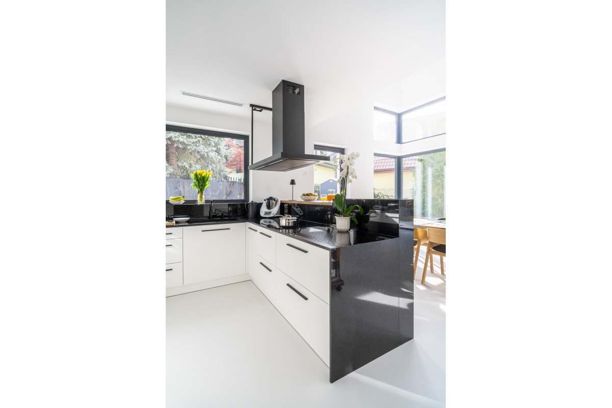 Ručka PILLAR  C=160 mm, L=190 mm, crna