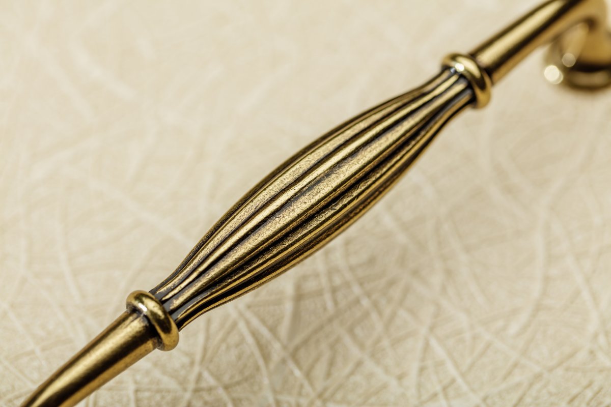 Ručkica ABIATE, C=128, antička bronca