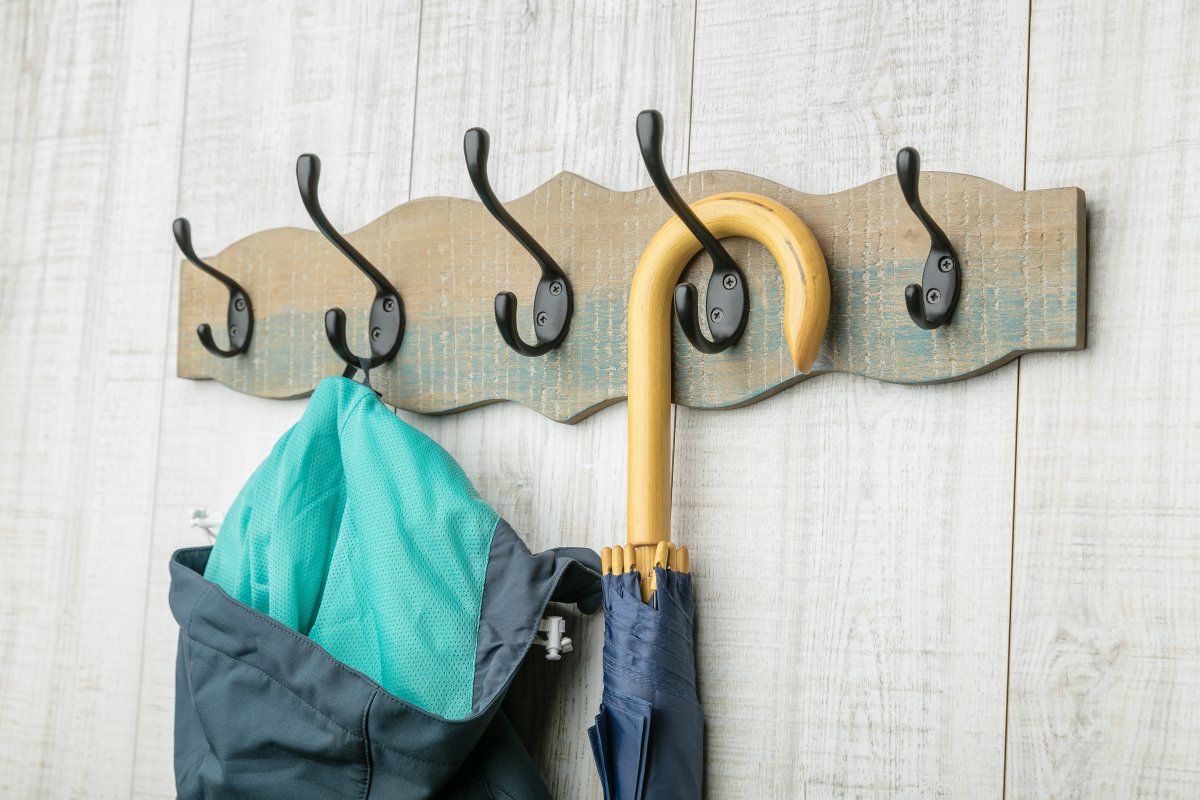 Aluminijska vješalica MALAGA A0, crna