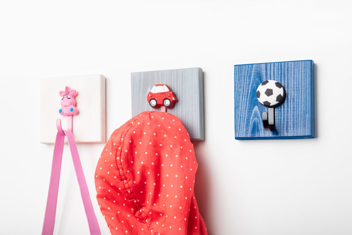 Dječja vješalica lopta, crno - bijela