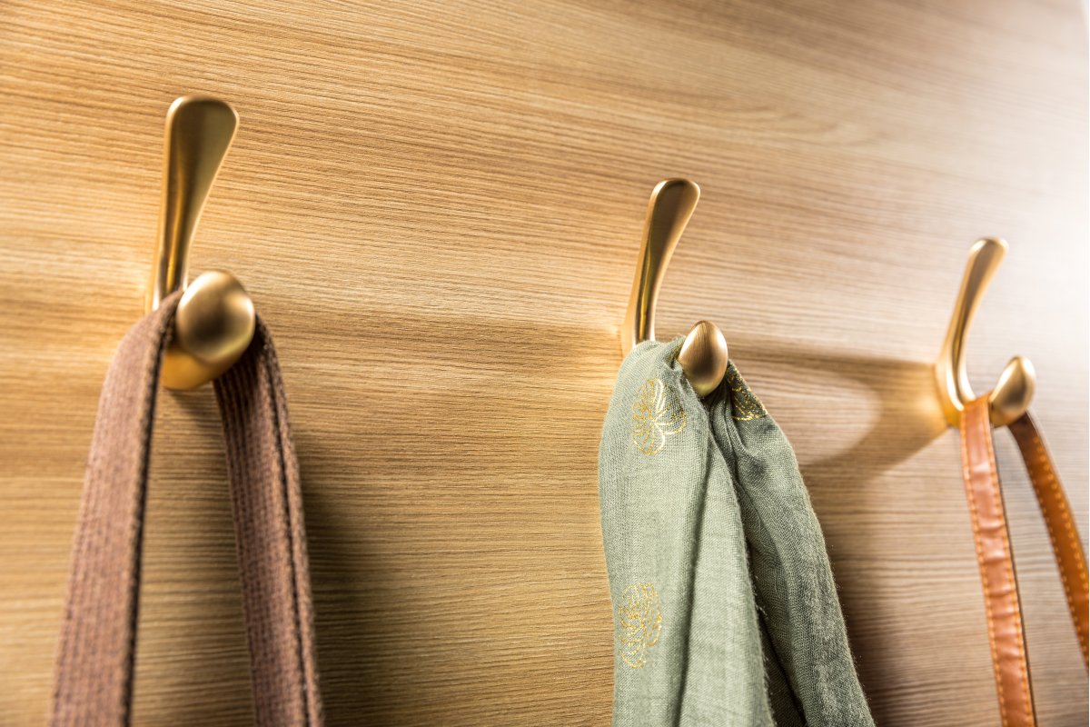 Vješalica  ORA, ZnAl, četkano zlato