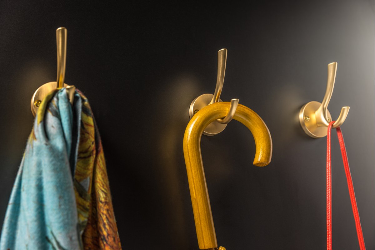 Vješalica  RHINO, ZnAl, četkano zlato