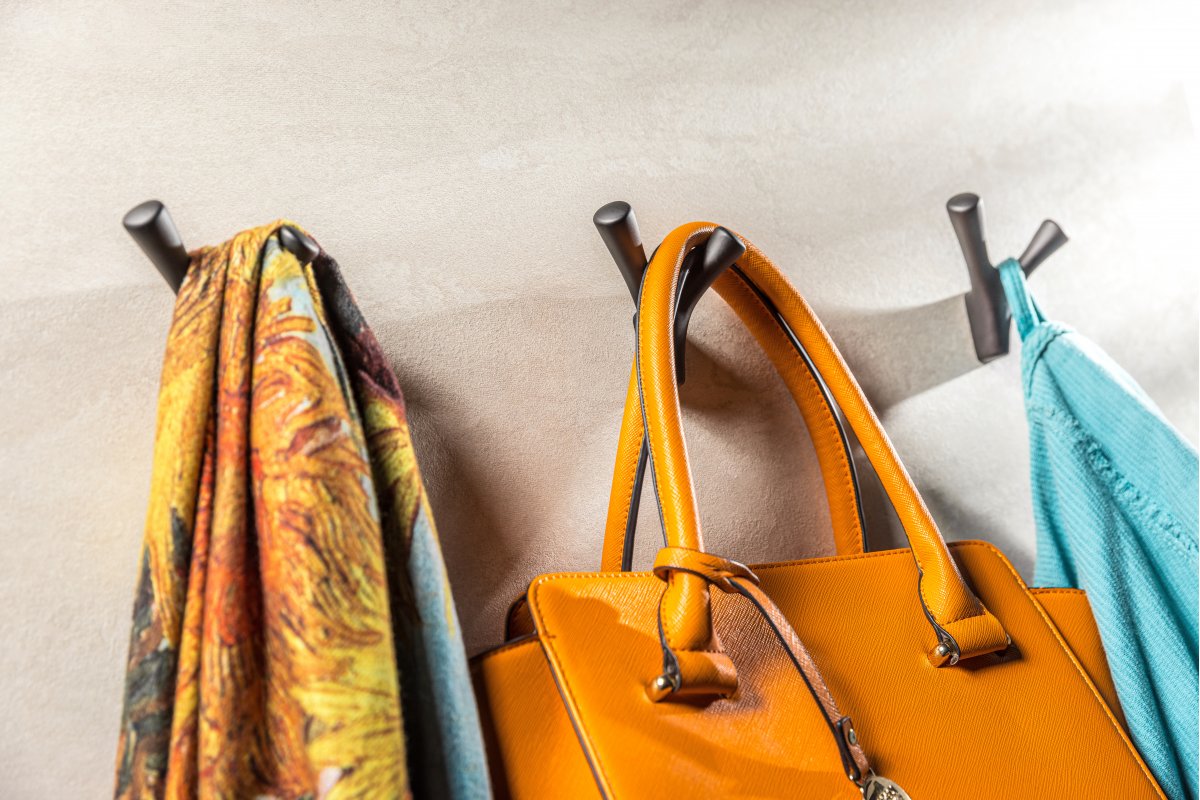 Vješalica  TORNA, ZnAl, crna